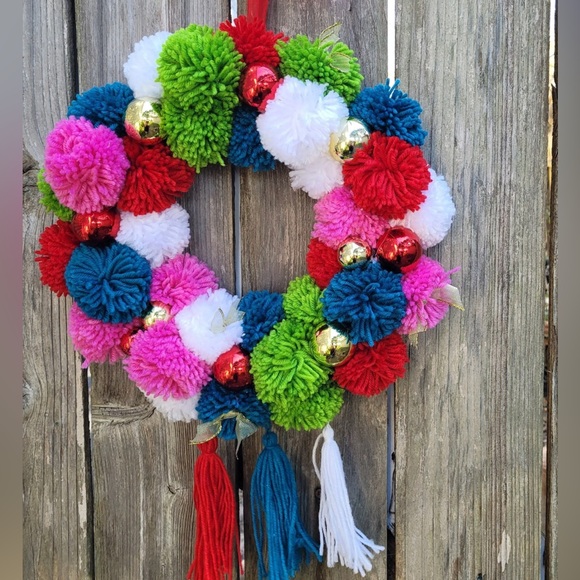 Pompon Christmas Wreath - Picture 8 of 8